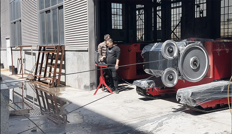 Гусеничный станок-канатная пила для гранита