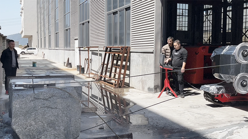 Гусеничный алмазно-камнерезный станок