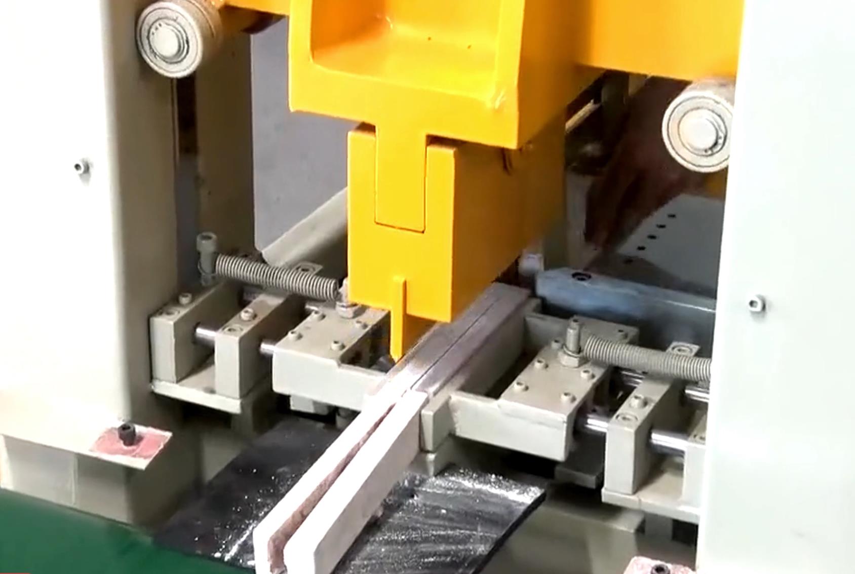 Малая естественная поверхность (автоматическая) 01